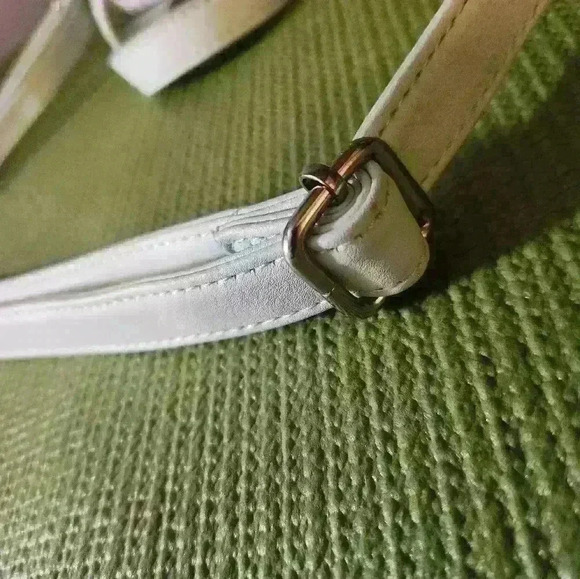 Mint green with detail silk lining.Round Purse with over shoulder and hand strap - Picture 7 of 10